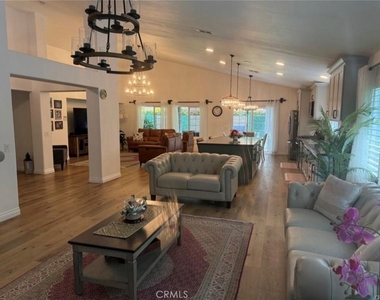 328 Selkirk - Photo Thumbnail 4