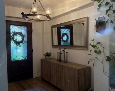 328 Selkirk - Photo Thumbnail 2