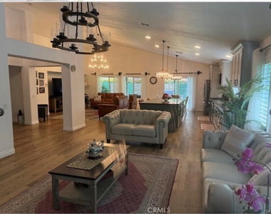 328 Selkirk - Photo Thumbnail 7