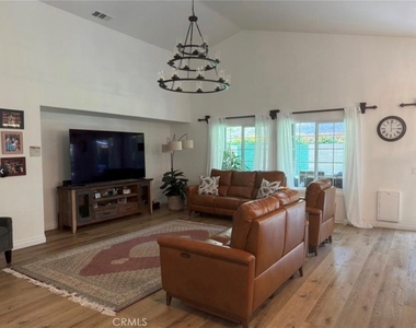 328 Selkirk - Photo Thumbnail 5