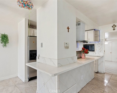 4801 Jackson - Photo Thumbnail 7