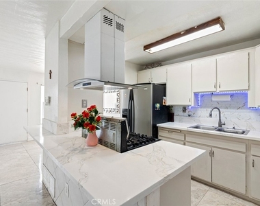 4801 Jackson - Photo Thumbnail 3