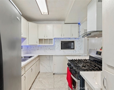 4801 Jackson - Photo Thumbnail 9
