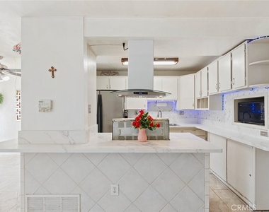 4801 Jackson - Photo Thumbnail 5