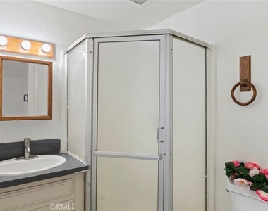 4801 Jackson - Photo Thumbnail 19