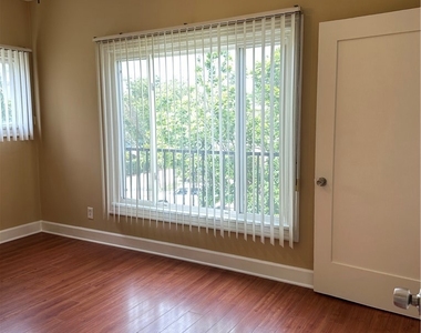 204 E Maple - Photo Thumbnail 2