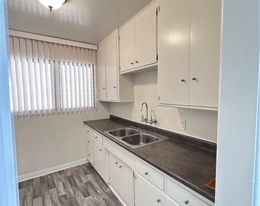 13520 Rye Street - Photo Thumbnail 4