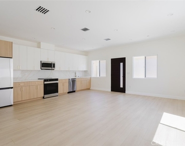 1507 N Niagara Street - Photo Thumbnail 3
