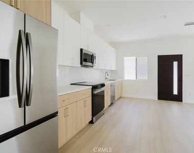 1507 N Niagara Street - Photo Thumbnail 5