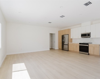 1507 N Niagara Street - Photo Thumbnail 1
