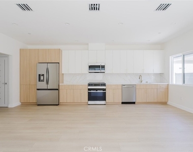 1507 N Niagara Street - Photo Thumbnail 2