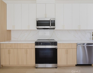 1507 N Niagara Street - Photo Thumbnail 7