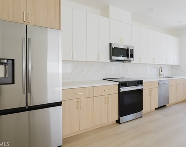 1507 N Niagara Street - Photo Thumbnail 6