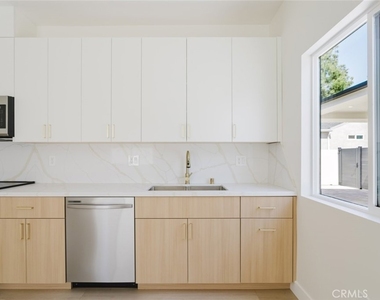 1507 N Niagara Street - Photo Thumbnail 8