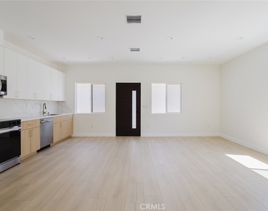 1507 N Niagara Street - Photo Thumbnail 4