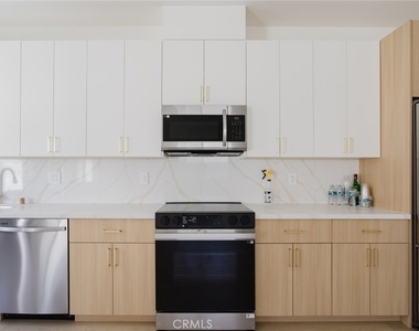 1507 N Niagara Street - Photo Thumbnail 30