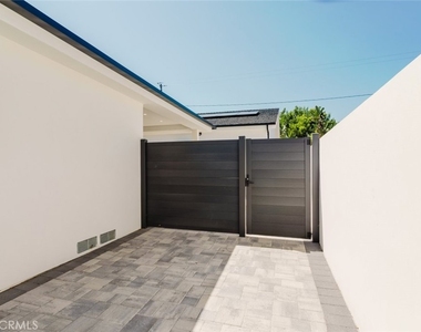 1507 N Niagara Street - Photo Thumbnail 1