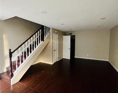5640 Riverside Dr - Photo Thumbnail 1