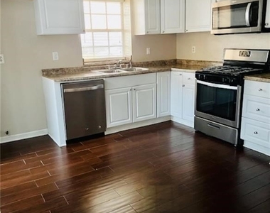 5640 Riverside Dr - Photo Thumbnail 2