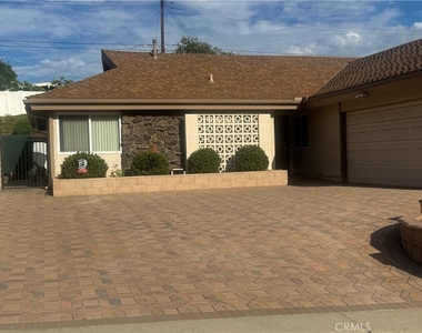 512 Ladera - Photo Thumbnail 1
