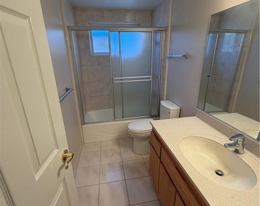 512 Ladera - Photo Thumbnail 9