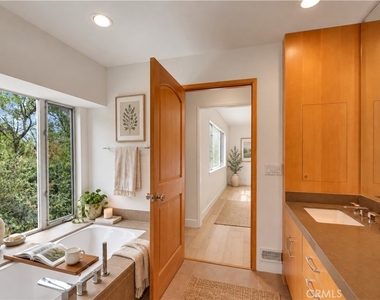 859 Saint Katherine Drive - Photo Thumbnail 15
