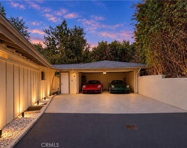859 Saint Katherine Drive - Photo Thumbnail 23