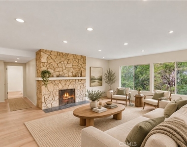 859 Saint Katherine Drive - Photo Thumbnail 2