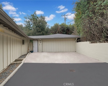 859 Saint Katherine Drive - Photo Thumbnail 30