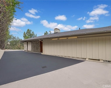 859 Saint Katherine Drive - Photo Thumbnail 31