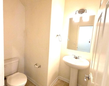 8433 Floro Place - Photo Thumbnail 11