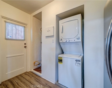 1616 Redcliff - Photo Thumbnail 25
