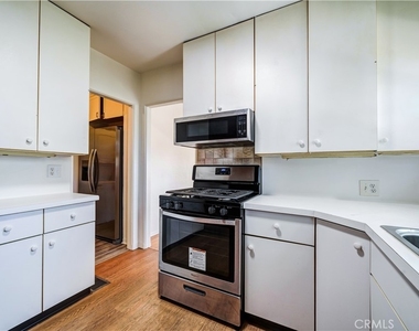 1616 Redcliff - Photo Thumbnail 21