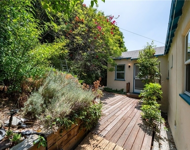 1616 Redcliff - Photo Thumbnail 38