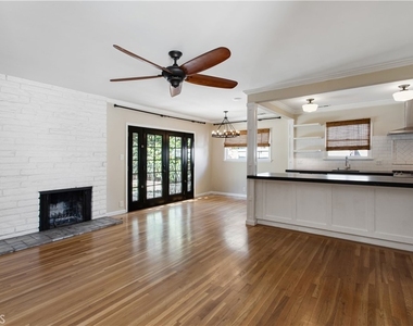2935 Rhodelia Avenue - Photo Thumbnail 3