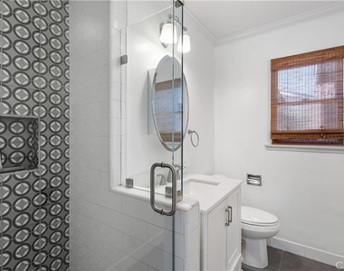 2935 Rhodelia Avenue - Photo Thumbnail 16