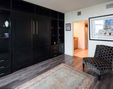 13700 Marina Pointe Drive - Photo Thumbnail 9