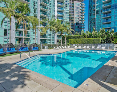 13700 Marina Pointe Drive - Photo Thumbnail 21