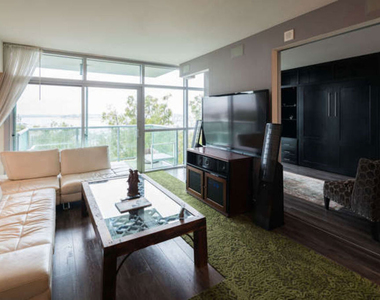 13700 Marina Pointe Drive - Photo Thumbnail 3