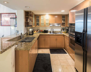 13700 Marina Pointe Drive - Photo Thumbnail 7