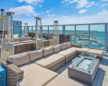 13700 Marina Pointe Drive - Photo Thumbnail 27