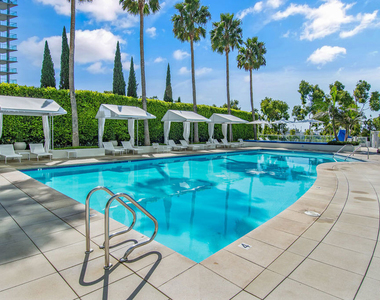 13700 Marina Pointe Drive - Photo Thumbnail 20