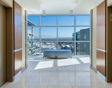 13700 Marina Pointe Drive - Photo Thumbnail 16