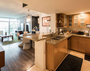 13700 Marina Pointe Drive - Photo Thumbnail 6