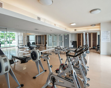13700 Marina Pointe Drive - Photo Thumbnail 19