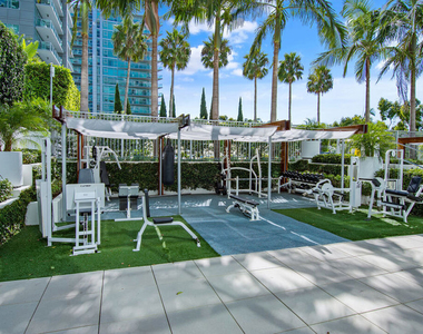 13700 Marina Pointe Drive - Photo Thumbnail 24
