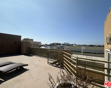 8614 Burton Way - Photo Thumbnail 7