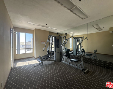 8614 Burton Way - Photo Thumbnail 8