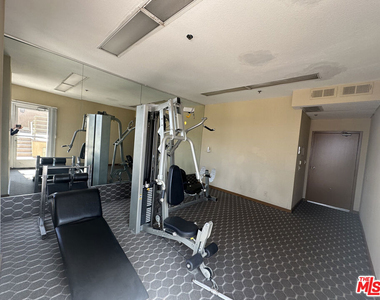 8614 Burton Way - Photo Thumbnail 9