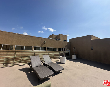 8614 Burton Way - Photo Thumbnail 18